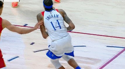 九游体育app下载官网-鹈鹕集体抱怨约基奇关键封盖犯规 锡安得不到哨？